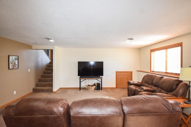 913 41ST Avenue S, Moorhead, MN 56560