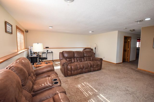 913 41ST Avenue S, Moorhead, MN 56560