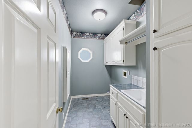 9818 E 83rd Place, Tulsa, OK 74133