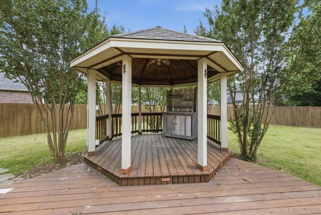 9818 E 83rd Place, Tulsa, OK 74133