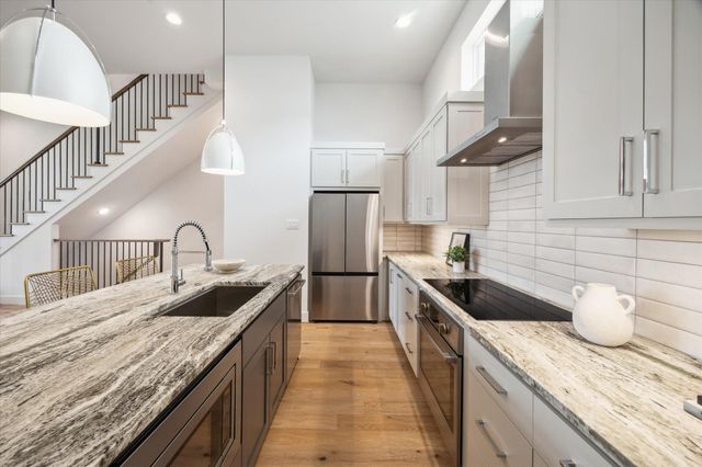 2121 Emancipation Avenue, Houston, TX 77003