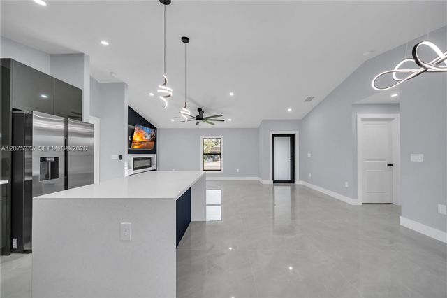 1111 NE 19th Avenue, Cape Coral, FL 33909
