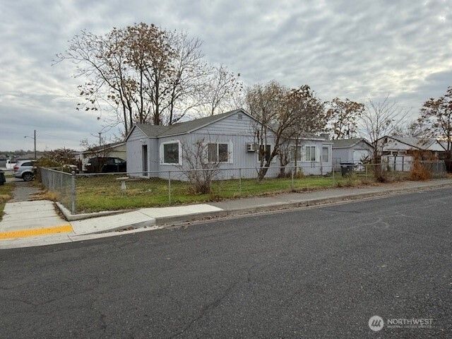 804 S Burress Avenue, Moses Lake, WA 98837