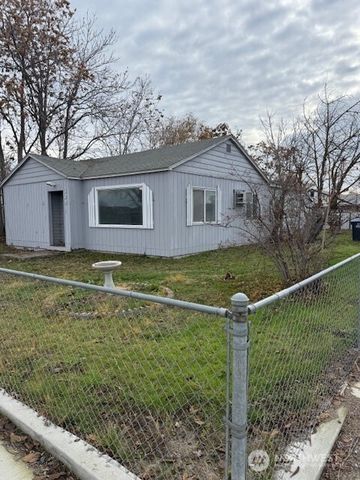 804 S Burress Avenue, Moses Lake, WA 98837