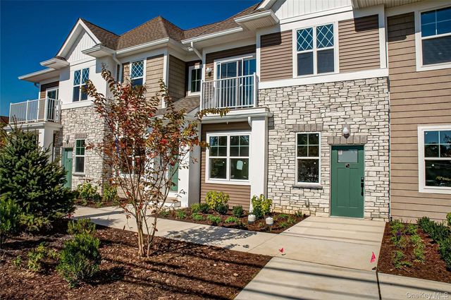 1 Conklin Street 204, Farmingdale, NY 11735