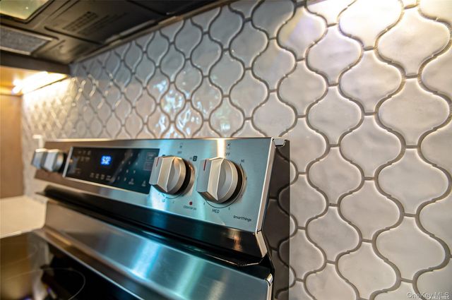 1 Conklin Street 204, Farmingdale, NY 11735