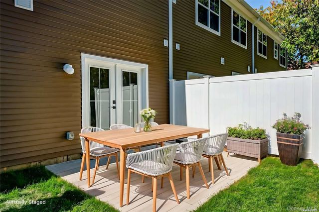 1 Conklin Street 204, Farmingdale, NY 11735