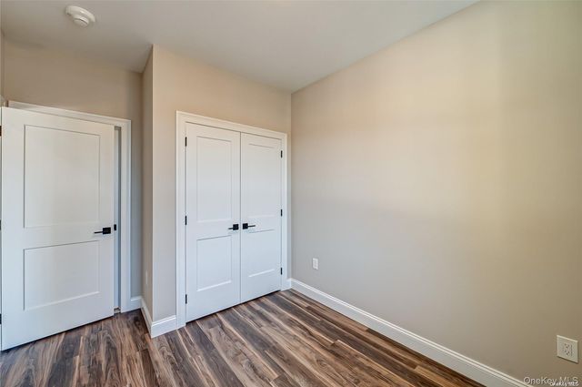 1 Conklin Street 204, Farmingdale, NY 11735