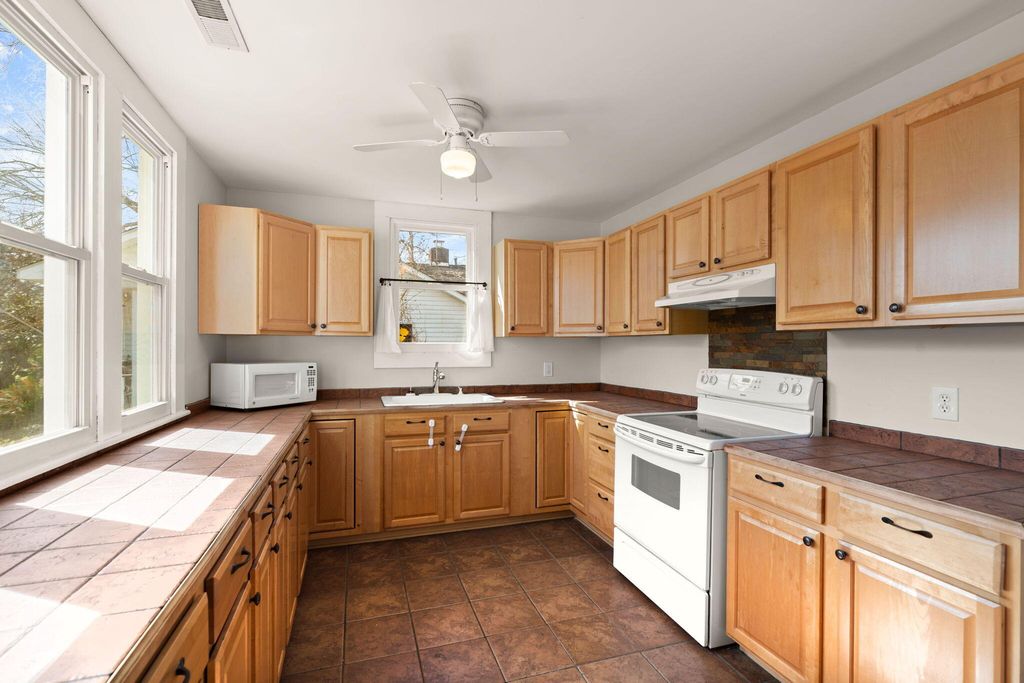 Image 19 of property listing at 202 Quaker Street, Saint George, SC 29477