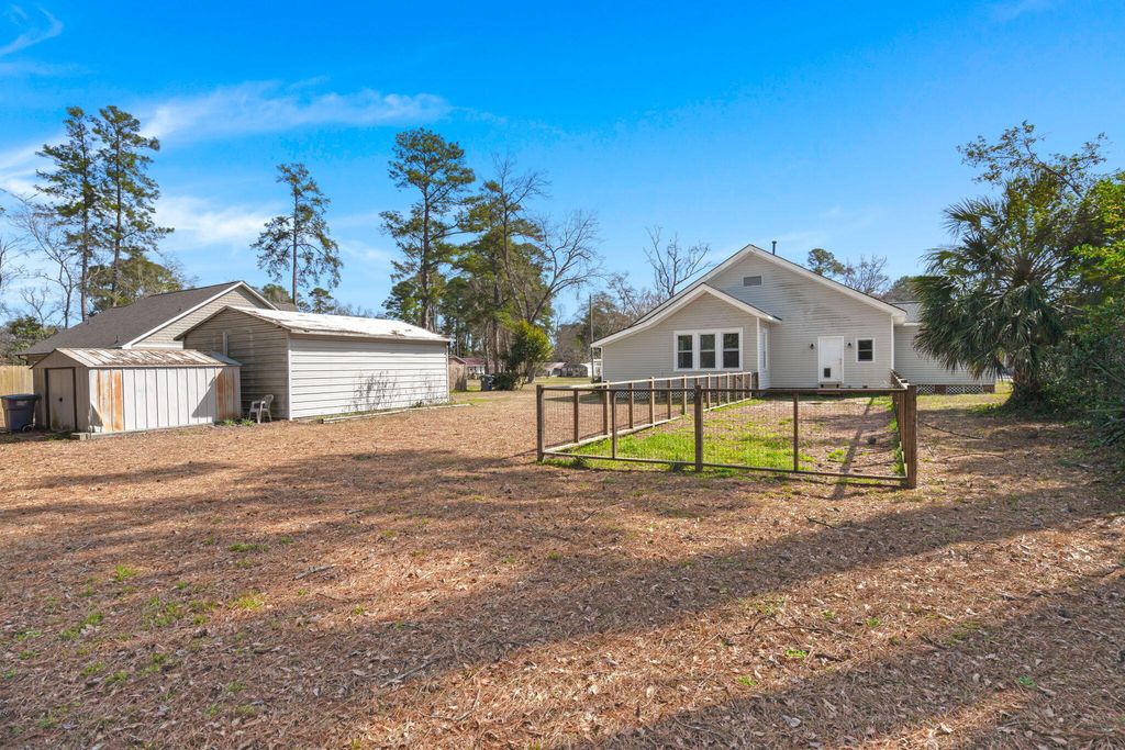 Image 30 of property listing at 202 Quaker Street, Saint George, SC 29477