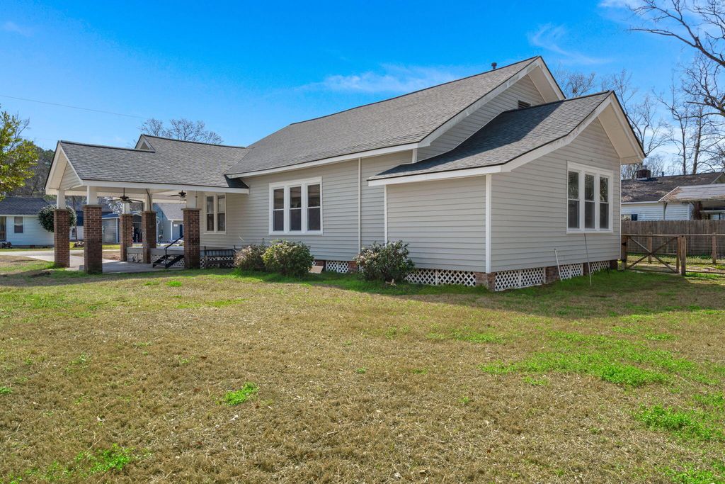 Image 32 of property listing at 202 Quaker Street, Saint George, SC 29477