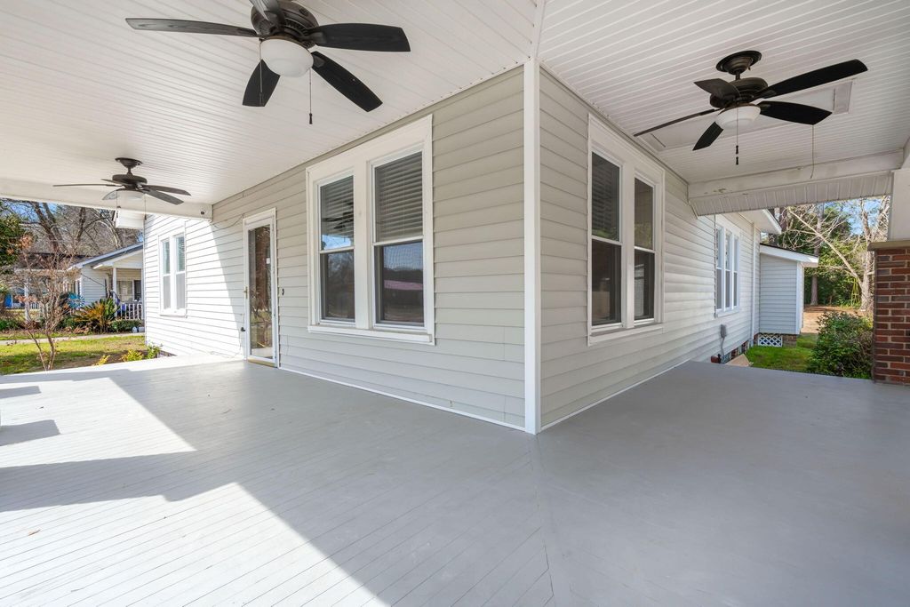 Image 4 of property listing at 202 Quaker Street, Saint George, SC 29477