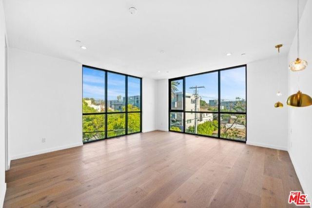 307 N Wilton Place, Los Angeles, CA 90004