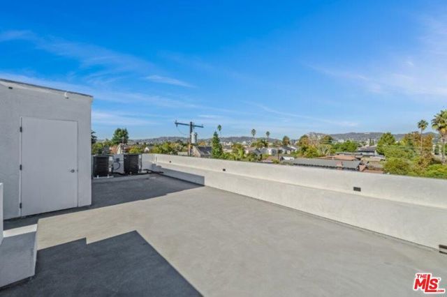 307 N Wilton Place, Los Angeles, CA 90004