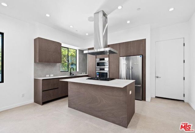 307 N Wilton Place, Los Angeles, CA 90004