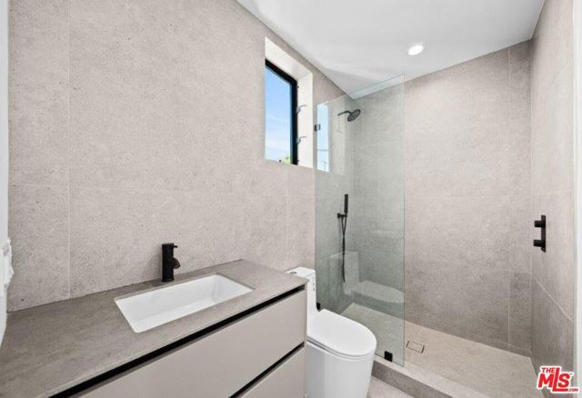 307 N Wilton Place, Los Angeles, CA 90004