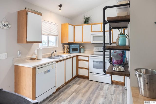 17851 Margo Street, Omaha, NE 68136