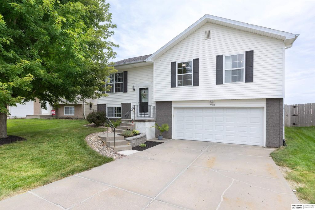 17851 Margo Street, Omaha, NE 68136