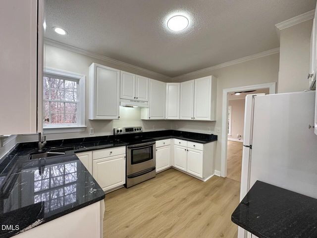 900 Stable Ridge Drive, Holly Springs, NC 27540