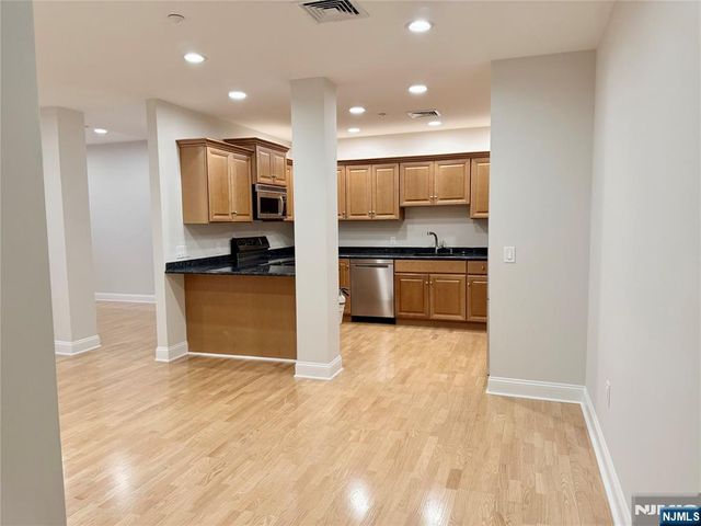 3104 Rio Vista Drive 3104, Mahwah, NJ 07430