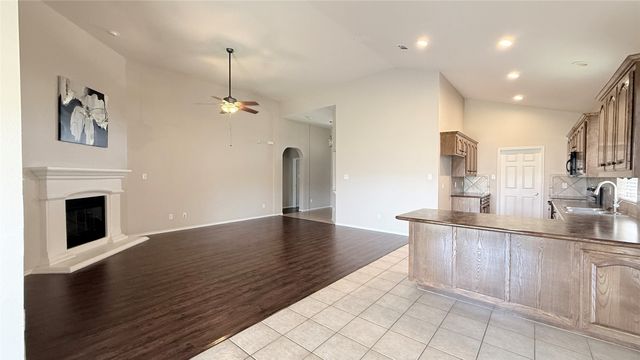 7810 Corona Court, Arlington, TX 76002