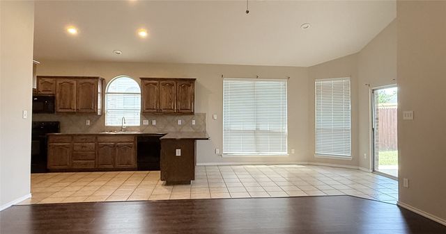 7810 Corona Court, Arlington, TX 76002
