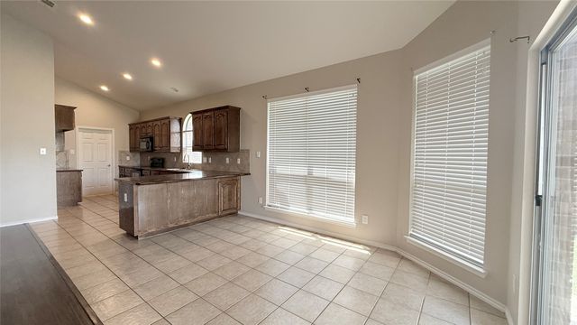 7810 Corona Court, Arlington, TX 76002
