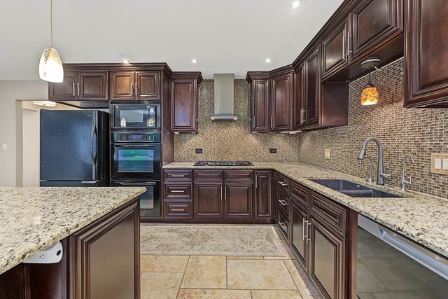 19W076 18th Place, Lombard, IL 60148