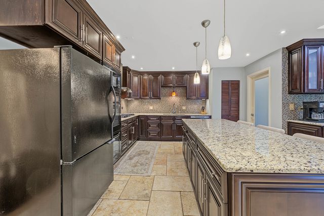19W076 18th Place, Lombard, IL 60148