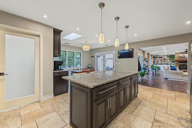 19W076 18th Place, Lombard, IL 60148