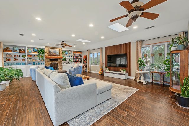 19W076 18th Place, Lombard, IL 60148