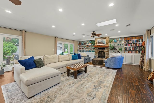19W076 18th Place, Lombard, IL 60148