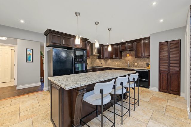 19W076 18th Place, Lombard, IL 60148