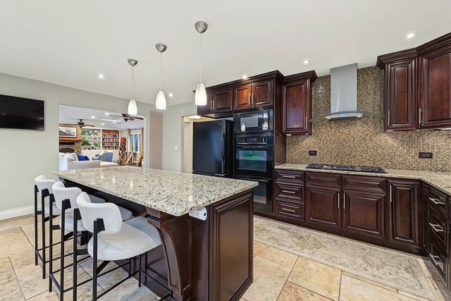 19W076 18th Place, Lombard, IL 60148
