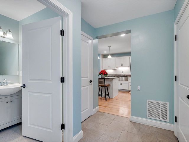 1294 North Ave Unit 1, Burlington, VT 05408