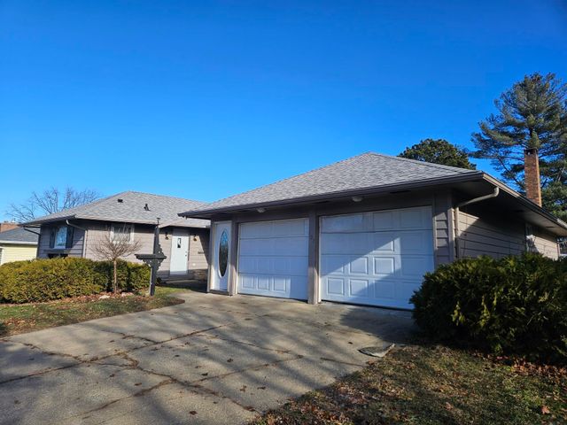 107 9th Ave SE, Oelwein, IA 50662