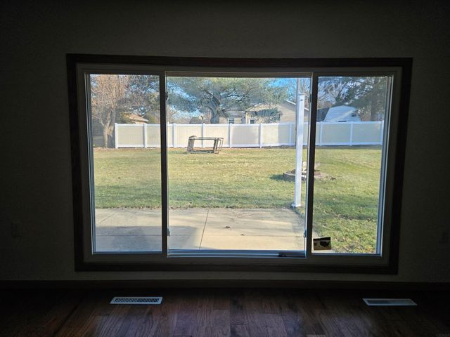 107 9th Ave SE, Oelwein, IA 50662