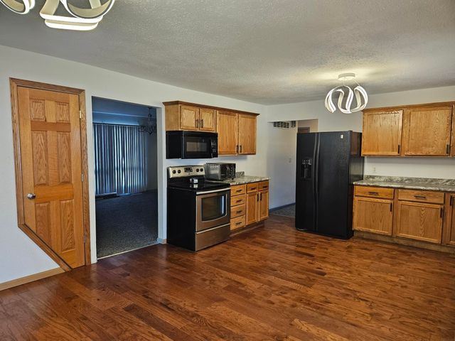 107 9th Ave SE, Oelwein, IA 50662