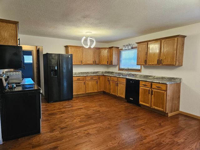 107 9th Ave SE, Oelwein, IA 50662