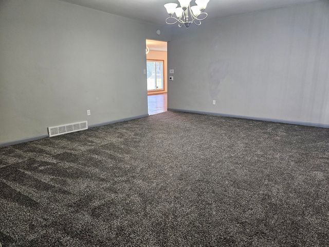 107 9th Ave SE, Oelwein, IA 50662