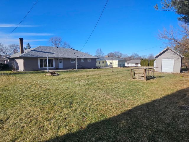 107 9th Ave SE, Oelwein, IA 50662