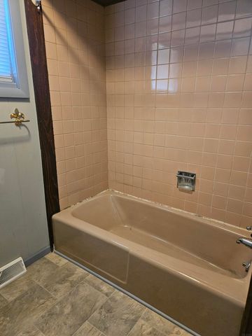 107 9th Ave SE, Oelwein, IA 50662