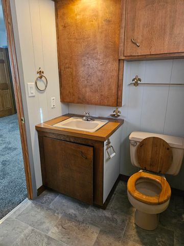 107 9th Ave SE, Oelwein, IA 50662