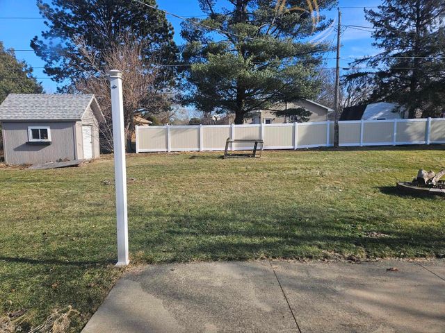 107 9th Ave SE, Oelwein, IA 50662