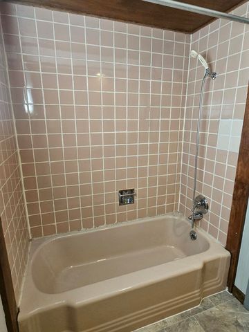 107 9th Ave SE, Oelwein, IA 50662