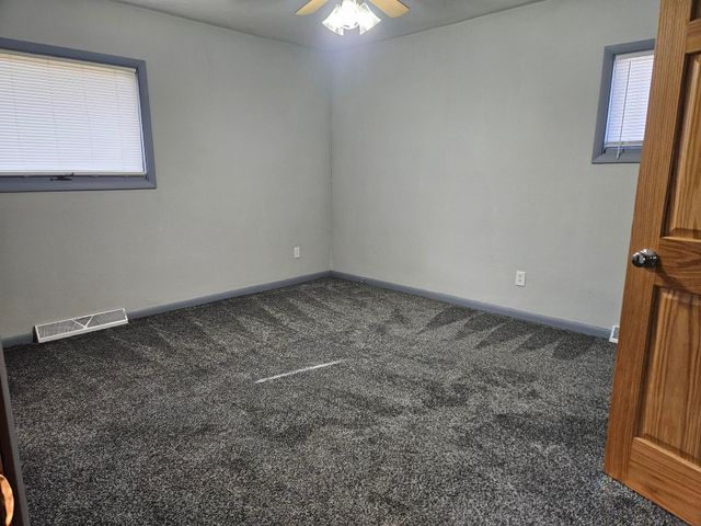 107 9th Ave SE, Oelwein, IA 50662