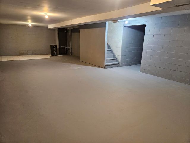 107 9th Ave SE, Oelwein, IA 50662