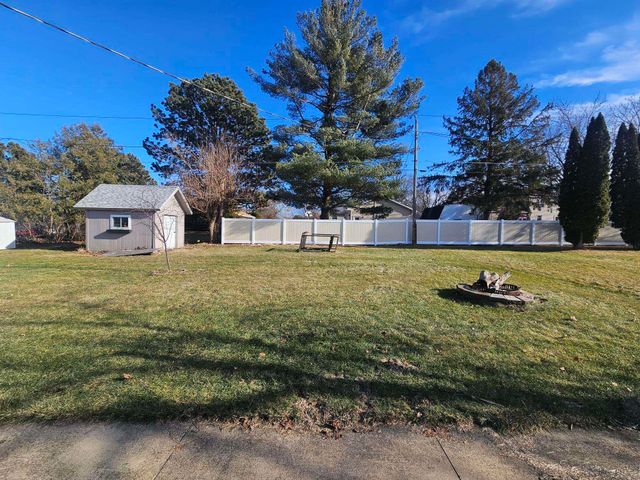 107 9th Ave SE, Oelwein, IA 50662