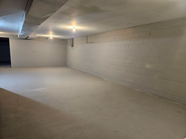 107 9th Ave SE, Oelwein, IA 50662