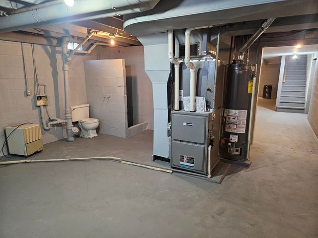 107 9th Ave SE, Oelwein, IA 50662